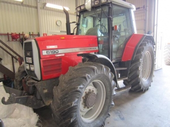 MASSEY FERGUSON 6190 4WD Massey Ferguson 6190 4 WD FRONTLYFT DYNASHIFT,AC, RADIO,  3 DW UTTAG, SLPBROMSUTTAG, PTO KOPPLING I HYTT
ZUIDBERG FRONTLYFT 3,5 T DMPAD, DCK 580/70-38 90 %, 480/70-28 50%