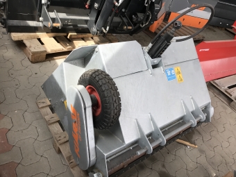 SPRIDARE SAND 400/1100 Fjrs SANDSPRIDARE HYDRAULBUREN MED HJULDRIFT, 6 MM UTMATNINGSKLACK,
ANPASSNINGSFSTE TILL MF 1547