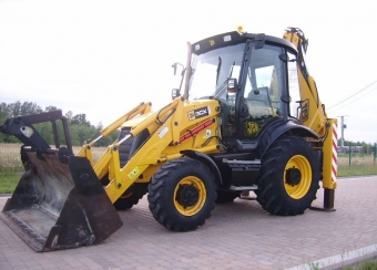  JCB 3cx r: 2007
timmar: 2700
effekt: 100 hk 
4WD
- powerschift / torquelock
-yoistick kontroller
-srs
-lsd