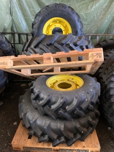 Kompletta hjul till John Deere 5E 380/85R28 & 320/85R20 John Deere Kompletta hjul till 5E 