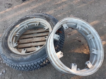TRAKTOR HJUL 13,6-38  2 FLGAR vrigt TRAKTOR HJUL 13,6-38  2 FLGAR med ett dck saipad , 2 flgar
Uppdrag