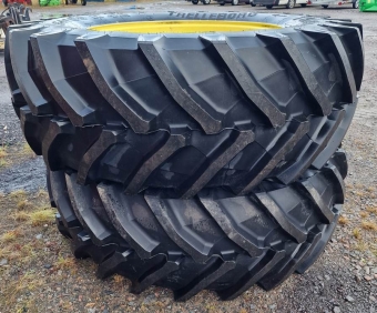 Hjul 650/65R42 Trelleborg TM800 p original JD flg R/P Trelleborg TM800 Nya kompletta hjul frn ny John Deere 6R
Trelleborg
TM800
100%
Flgar passande R&P axel.