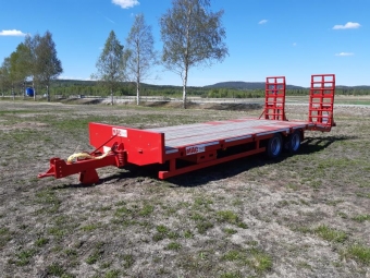 MAC 2 AXLAD TRAILER 19 TON PREMIER ULLT vrigt MAC 2 AXLAD TRAILER 19 TON PRE 230000 ex moms
815 mm breda ramper Fjder assisterande
550fast flak+150 nerbjd med fack fr tex skopor
Verktygs lda i plt
Justerbar 50mm hitchkrok
Fjdrande dragbom
Oljebroms p 2 axlar
215/75R17,5 8bultar
Led Lysen
Kil att lgga bak fr att f ett plantgolv finns som tillbehr