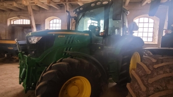 JOHN DEERE 6130R AP TRAKTOR 50 KM FR.LYFT John Deere 6130R AP TRAKTOR 50 KM FR.LYFT FRONTLYFT  AUTOTRAC SF1 KLAR, EJ MOTTAGARE  
JD LINK  600/65X38 540/65X24 TRELLEBORG  TLS
HCS  3 DUBB.UTTAG  IMMOBOLIZER  
3:E UTTAG P SKRM  EXTRA OLJA 14l  
ULTIMATE BELYSNING  LUFTBROMS  JD ELSERVO  
SLPVAGNSUTTAG
...
MNR 27715
...
PRIS EXKL. MOMS: 1.390.000:-
...
Vi reserverar oss fr felskrivning. Kontakta alltid oss innan du ker och tittar, s vi kan skerstlla att maskinen finns p plats.
