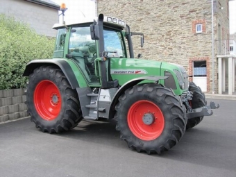  Fendt 714 vario tms BRDSKANDE Jag sljer traktor frn 2008 med 1200 arbetstimmar och 150 CV.The traktor under utmrkta frhllanden, har han mer 6 mnader garanti med conditionado luft, fjdring stuga. Fr att kontakta via e-post. Tack