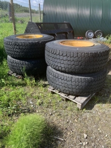 VINTERHJUL 17,5-R25 L50C 4ST 8 BULTAT vrigt VINTERHJUL 17,5-R25 L50C 4ST Frn en L50C -97 8 bultad
Bultcirkel 250mm
Nav 195mm
Komplett med flg 8 bultad