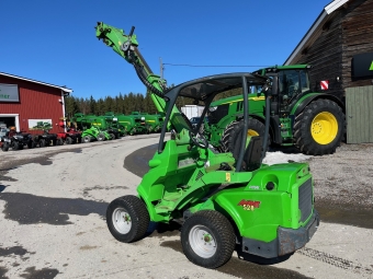 Kompaktlastare Avant 528 Avant 528 Kompaktlastare Antislipventil
Parallellfring
Flytlge
Motorvrmare
LED 700 lumen