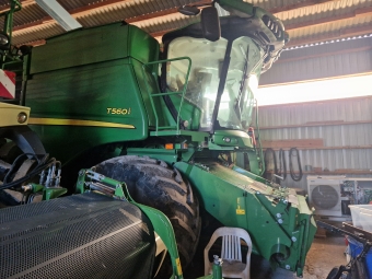 John Deere T560 HM Skrdetrska John Deere T560i Sljes fr kunds rkning
Dubbla skrbord 625R
327h p verket
