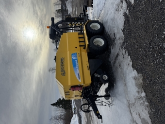 Rundbalsinplastare New Holland BR 6090 Boggie New Holland NH BR- 6090 Kombipress Kombipress
Endast cirka 4000bal