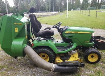 kgrsklippare John Deere X748 m. klippdck 62"(SD) John Deere x748 Klippdck 62"(SD)1830mm
Uppsamlare 580 JD