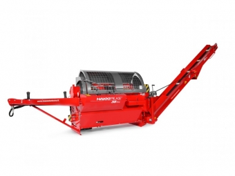 HAKKI PILKE 38 PRO EL vrigt HAKKI PILKE 38 PRO EL Kampanj pris 283900 
Ord pris 308500 Spara 24600
Frdelar:
Hydraulisk drift av sgkedjan, manvreras elektriskt via joystick.
Automatisk smrjning av kapkedja, smrjning sker endast nr maskinen r i drift. 
Separat tank fr hydraul respektive kedjeolja.
Klyvfunktion via ergonomisk joystick.
Lttanvnd kontrollpanel med joystick-funktion.
Inmatningsband som drivs hydrauliskt.
Hydraulisk hjdjustering av klyvyxa.
Hydrauliskt driven samt mekaniskt svngbar transportr p 4 meter.
Inbyggd renskanal i transportren - fr renare ved.
Stegls justerbar hastighet p elevatorn med reversering.  
  Ltttkomliga externa hydraul uttag fr tex upplggningsbord.
ppet arbetsomrde med bra verblick, ger hg anvndarvnlighet samt enkelt underhll.
  En sammanhngande skyddsbur underlttar vid servicearbete.
Automatiskt kedjespnnare AC10.