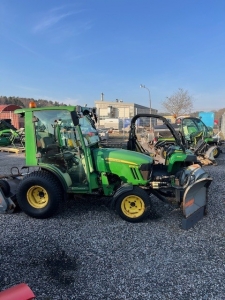 JOHN DEERE 2027R KOMPAKTTRAKTOR John Deere 2027R KOMPAKTTRAKTOR FJRS SANDSPRIDARE  FJRS VIKPLOG  JOHN DEERE H130 LASTARE  FRONTLYFT
...
MNR 19503
...
PRIS EXKL. MOMS: 279.000:-
...
Vi reserverar oss fr felskrivning. Kontakta alltid oss innan du ker och tittar, s vi kan skerstlla att maskinen finns p plats.
