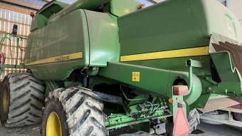 JOHN DEERE T670 SKRDETRSKA 30 FOT MED VAGN John Deere T670 SKRDETRSKA 30 FOT AUTOTRAC OCH HARVEST MONITOR/DOC FRBEREDD
1050/50X32 CA 50%  750/65X26 CA 80%  BOSSPRIDARE
630R SKRBORD MED SKRBORDSVAGN
DRIFTSTID: CA 3400 MOTOR- / 2290 VERKTIMMAR
CYLINDERSLAGOR  INMATNINGSKEDJA  GTT 2 SSONGER

...
MNR 19289
...
PRIS EXKL. MOMS: 980.000:-
...
Vi reserverar oss fr felskrivning. Kontakta alltid oss innan du ker och tittar, s vi kan skerstlla att maskinen finns p plats.
