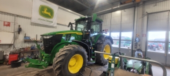 JOHN DEERE 7R 290 AP TRAKTOR 50 KM FR.LYFT John Deere 7R 290 AP TRAKTOR 50 KM/H FR.LYFT  50 KM/H  900/60X42  650/60X34 
AKTIVT STE  ACS  5 DUBB.UTTAG  JD JOYSTICK
VAGNSBROMS  LUFTBROMS  
6000 MOTTAGARE MED RTK LICENS & MOBILT RTK
...
MNR 33162
...
PRIS EXKL. MOMS: 2.975.000:-
...
Vi reserverar oss fr felskrivning. Kontakta alltid oss innan du ker och tittar, s vi kan skerstlla att maskinen finns p plats.
