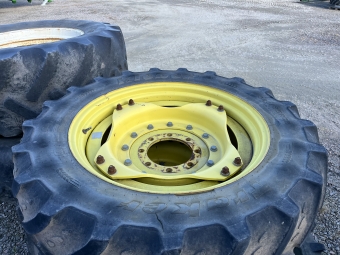 340/85X46 320/85X32 RADODLINGSHJUL vrigt 340/85X46 320/85X32 RADODLINGS KOMPLETTA MED GUL FLG
...
MNR 35596
...
PRIS EXKL. MOMS: 20.000:-
...
Vi reserverar oss fr felskrivning. Kontakta alltid oss innan du ker och tittar, s vi kan skerstlla att maskinen finns p plats.
