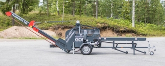 Vedmaskin Pilkemaster GO BM med hydr.stocklyft Pilkemaster GO Vedmaskin Vedmaskinen r designad fr enkel transport och maskinen kan snabbt stllas i driftlge efter transport. 
Mobil modell fr vgtrafik utan bromsar
Klyvkraft 5,6 ton
Vedens maximala diameter: 30cm
Automatisk kedjesmrjning
3,7 meter lng vedtransportr som kan vndas i sidled

Kp till utrustning:                     
6-dels klyvyxa 5 500kr +moms