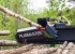 Vedmaskin Pilkemaster SMART 1 Pilkemaster SMART1 Vedmaskin Inklusive Euro interface och " hydraulslangskoppling

Pilkemaster SMART-maskinerna r designade fr ltt och bekvm tillverkning av brnnved. 
Maskinen kopplas till en kompaktlastares, hjullastares, traktors eller motsvarande maskins framlastare
 eller en grvmaskin. Fraren behver inte stiga ur maskinens hytt, utan kapningen och klyvningen 
kan skert sktas frn maskinen.

Snabb och ltt att anvnda
Pilkemaster SMART-vedmaskinerna r utan like vad gller ltthanterlighet. 
Tack vare den nya stlkonstruktionen r klyvresultatet hos klabbarna snyggt. 
Klabbarna klyvs alldeles p mitten tack vare ett motstycke som centrerar klabben och ett snett 
klyvbett, vilket gr att den tillverkade brnnveden r av mer jmn kvalitet.

 Pilkemaster SMART 1 - Plocka stockarna direkt frn hgen in i vedmaskinen
Med Pilkemaster SMART 1-vedmaskinen lyfts stammen som ska gras till brnnved direkt frn 
stockhgen eller t.ex. frn en skogsvagn. Kapningen och klyvningen kan gras direkt in i en 
vedsck, container eller slpvagn; p s stt undviker man ondiga arbetsfaser och gr arbetet 
mer effektivt. Pilkemaster SMART 1-vedmaskinens kompakta storlek gr det mjligt att arbeta 
smidigt ven med mindre maskiner. Maskinen kan ocks ltt frvaras t.ex. p en lastpall. Vedmaskin Pilkemaster SMART 1