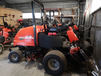 JACOBSEN LF 550 FAIRWAYKLIPPARE Jacobsen LF 550 FAIRWAYKLIPPARE MNR 38551
...
PRIS EXKL. MOMS: 95.000:-
...
Vi reserverar oss fr felskrivning. Kontakta alltid oss innan du ker och tittar, s vi kan skerstlla att maskinen finns p plats.

