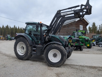 Traktor Valtra N154E Twintrac med l Q5M-Lastare Valtra N154E Twintrac 