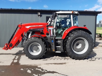 MASSEY FERGUSON 6S. 180 DVT EX med MF 4327 lastare vrigt MASSEY FERGUSON 6S. 180 DYNAVT Demo
A7XX MF 6S.180 Dyna-VT EXCLUSIVE 
AD004 Stllbar ratt och SpeedSteer 
AE043 Deluxe VRS frarstol (Semi-Active) - Dyn 
AF026 Radio/Aux/BT/USB+mic+controls 
AH005 Vinterutrustad med vrmepaket fr golv
AL033 Elinst., vidvinkelspeglar
AM117 Aktiv mekanisk hyttfjdring 
AQ004 
B0001 Frontkraftuttag, moturs, 6 splines, utan 
BA052 Datatronic 5-terminal med 9 tums pekskr 
CB001 
CE019 Hgkapacitetsgeneratorer 
CUSTOBVS4 
DP190 CCLS 190 l/min 
EC030 Multi armstd + MultiPad 
EP001 Extra ttningar 
F1132 Frontlyft med 3,2 tons lyftkapacitet + e 
FA232 Dubbelverkande frontlyft med 3,2 tons ly 
FC002 En uppsttning frmre hydrauluttag 
GB020 Uppsamlingskrl fr olja 
GR010 Med Power Beyond kopplingar (P/T/LS) 
GS084 
KX017 1&2 elec ventil+M-Joys+decom 
L8306 Trimble Autoguide Submeter#& SpeedSteer 
LA032 "PTO inv. vxl. 540/1000 flns 
LC003 Std & Ekon PTO - el. vxling 
LF106 Frontkraftuttag, moturs, 6 spllines 
LL008 Lastar fste, frontskydd & dedikerade el 
LQ001 Vattenavskiljare 
MFBY0 Equipment MF By You 
MU031 
NA032 Framaxel 4WD fjdring 
OD001 Snabbkoppling av frontlastare 
RA200 Framhjul: 540/65 R28 svetsad flg 
RC433 Bakhjul: 650/65 R38 / svetsad flg 
RD040 1 par 250 kg hjulvikter (extern montering
VC023 El. huvudbr. + starthj.ansl. 
VF050 2 takmonterade LED blinkfyrar 
VG114 LED arbetsljus 4 fram & 4 bak 
VK036 Frdljus + LED arbetsbelys 16 LED arbetsljus