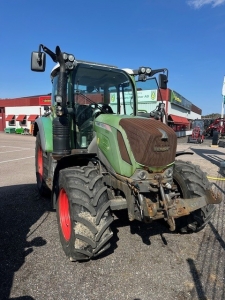FENDT 313 TRAKTOR FR.LYFT Fendt 313 TRAKTOR FR.LYFT FRONTLYFT FRONT-PTO FRAMAXELFJDRING HYTTFJDRING BLIXTLJUSRAMP TAK
EXTRALJUS FRAM OCH BAK 4 DUBBELVERKANDE HYDR UTTAG BAK BROMSUTTAG
LUFTSTOL AC MEDKARSITS RADIO BAKDCK 540/65R34 30% FRAMDCK 440/65R24 50%
FRAMSKRMAR ROSTIG MOTORHUV
...
MNR 37895
...
PRIS EXKL. MOMS: 609.000:-
...
Vi reserverar oss fr felskrivning. Kontakta alltid oss innan du ker och tittar, s vi kan skerstlla att maskinen finns p plats.
