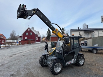 Teleskoplastare Kramer KT 144 med SMS fste Kramer KT 144 Fullutrustad Centralsmrjning
Diff
Yanmar motor
Hgfldeshydraulik
Slow drive
Vndbar flkt
Bukskydd
Drag
Backlarm
2 Extra belysning LED
Motor hydraulik
Fri retur