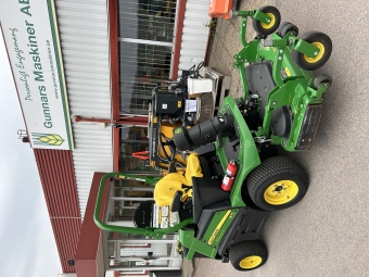 JOHN DEERE 1575 ROTORMASKIN John Deere 1575 ROTORMASKIN FJRS 200/900 SPRIDARE  FJRS 155 VIKPLOG  JOHN DEERE 62" SD KLIPPDCK 
HYTT MED FLJER I PRISET OCH NYSERVAD.
...
MNR 26574
...
PRIS EXKL. MOMS: 295.000:-
...
Vi reserverar oss fr felskrivning. Kontakta alltid oss innan du ker och tittar, s vi kan skerstlla att maskinen finns p plats.
