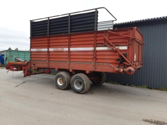 JF ENSILAGEVAGN (OMBYGGD ES3500) vrigt JF ENSILAGEVAGN (OMBYGGD ES350 Ombyggd Hackvagn till Ensilagevagn (side by side)
Flaket lastutrymmet  r 560 lng 210 brett
500/50-15,5 framaxel 500/50-17 bakaxel