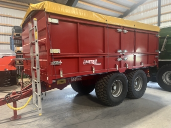 METSJ METAX SPANNMLSKRRA Metsj METAX SPANNMLSKRRA 560/60X22,5  KULDRAG  RULLKAPELL
...
MNR 38763
...
PRIS EXKL. MOMS: 199.000:-
...
Vi reserverar oss fr felskrivning. Kontakta alltid oss innan du ker och tittar, s vi kan skerstlla att maskinen finns p plats.
