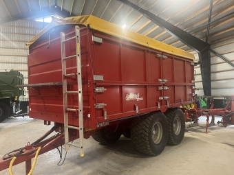 METSJ METAX SPANNMLSKRRA Metsj METAX SPANNMLSKRRA 560/60X22,5  KULDRAG  RULLKAPELL
...
MNR 38764
...
PRIS EXKL. MOMS: 199.000:-
...
Vi reserverar oss fr felskrivning. Kontakta alltid oss innan du ker och tittar, s vi kan skerstlla att maskinen finns p plats.
