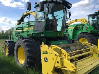 JOHN DEERE 7350 SJLVGENDE HACK John Deere 7350 SJLVGENDE HACK PRODRIVE 40 KM  900X32 580X24 DCK  4WD  LUFTSTE  IVLOC TRANSMISSION  48 KNIVAR 
FLTKONTOR  1100l TANK  CENTRALSMRJNING  HD GRSKNIV  KRNPROCESSOR
INKL.3 METERS GRSBORD SERIENR KM630BX110869  CORNCRACKER
MOTOR CA 3500 TRUMMA CA 2500 TIMMAR
...
MNR 10253
...
PRIS EXKL. MOMS: 1.095.000:-
...
Vi reserverar oss fr felskrivning. Kontakta alltid oss innan du ker och tittar, s vi kan skerstlla att maskinen finns p plats.
