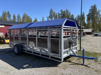 Kreatursvagn Jyfa Modell Hydraulik, 6 M JYFA Kreatursvagn 6 meter 76024 Avgrnsare
76021 Belysning
76013 Tak
78003 Hjul 13,0/65x18/16