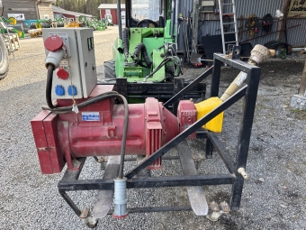Traktordrivet elverk med K-axel vrigt Traktordrivet elverk EC31-LB/4 Modell: EC 31-LB/4
3 fas
50KVA
V230/400
A125.6/72.2