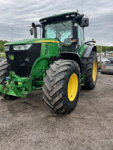 JOHN DEERE 7280R AP TRAKTOR FR.LYFT PTO John Deere 7280R TRAKTOR FR.LYFT JD ELSERVOSPAK  710/75X42 620/75X30 PREMIUM BELSYNING  
(SF 1 AUTOTRAC I STD.MONITOR)  ACS STYRNING  AKTIVT STE  
PREMIUM RADIO  4 DUBB.UTTAG  227l PUMP  TLS  BROMS FRAM  ELSPEGEL  
LDERPAKET  LUFTBROMS  VAGNSBROMS
...
MASKINNR: 14893
...
PRIS EXKL. MOMS: 895.000:-
...
Vi reserverar oss fr felskrivning. Kontakta alltid oss innan du ker och tittar, s vi kan skerstlla att maskinen finns p plats.
