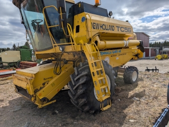 Trska New Holland TC 56 T med 17 Fot skrbord New Holland TC 56 med 17 fot skrbord 17 fots skrbord.
Finns ven ett 15 fors skrbord att kpa till.
