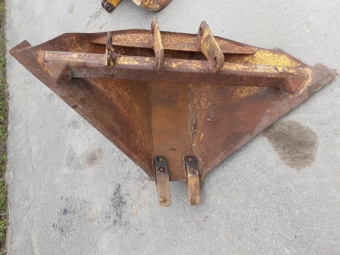 PROFILSKOPA MF 50B vrigt PROFILSKOPA MF 50R Uppdrag 
Tandskopa/ Dikes skopa 165bred 60cm hg 30cm i botten
Passar Bla Massey Ferguson 50B 50R