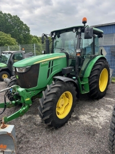 JOHN DEERE 5075M TRAKTOR (KUND) John Deere 5075M TRAKTOR KUNDFRMEDLING
...
KOPPLINGSFRI FRAM-BACK EXTRALJUS FRAM OCH BAK ROTERANDE LJUS
FRAMSKRMAR RADIO 2 DUBBELVERKANDE HYDR UTTAG BAK
HEL OCH HALVLJUS VID HYTTSTOLPE 
420/85X34 BAKDCK 90% 340/85X24 FRAMDCK 90%
FRONTLYFT TRIMA HYDR REGLAGE FJRS 285 VIKPLOG
FJRS 850/1800 SJLVLASTANDE SPRIDARE
...
MNR 23018
...
PRIS EXKL. MOMS: 495.000:-
...
Vi reserverar oss fr felskrivning. Kontakta alltid oss innan du ker och tittar, s vi kan skerstlla att maskinen finns p plats.
