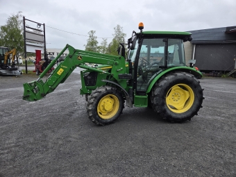 John Deere 5075E John Deere 5075E Denna maskin omfattas ej av ML Trygghetskp 3mn/100tim
Maskinen sljes fr kunds rkning utan garanti.
Fr mer information kontakta din sljare.
Detta r ett paket med snslunga, planerskopa, balklmma, bakvikt & pallgafflar
Ring fr mera info