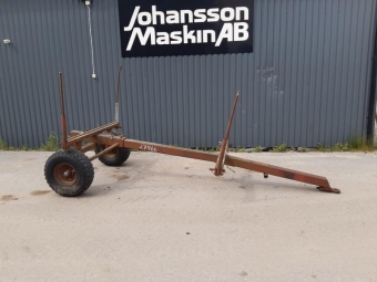 TIMMERVAGN ENKLARE 1AXLAD vrigt TIMMERVAGN ENKLARE 1AXLAD 10,00/80-12 Hyfsat nya dck
Tippbara stttor