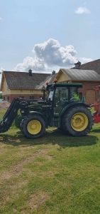 JOHN DEERE 5100R PQ+ TRAKTOR FR.LYFT John Deere 5100R PQ+ TRAKTOR FR.LYFT FRONTLYFT  PQ+  480/70X34  440/65X24 ALLIANCE  AC  LUFTSTE DELUXE  65l PUMP  
JD LASTARSPAK MED SNABBVXLAR  FRAMSKRMAR  ROT.V.LJUS  
BAKRUTETORKARE  FLTKONTOR  PASS.STE  GLASTAK  VAGNSBROMS
TRIMA 3.1+ LASTARE 
...
MNR 16921
...
PRIS EXKL. MOMS: 525.000:-
...
Vi reserverar oss fr felskrivning. Kontakta alltid oss innan du ker och tittar, s vi kan skerstlla att maskinen finns p plats.
