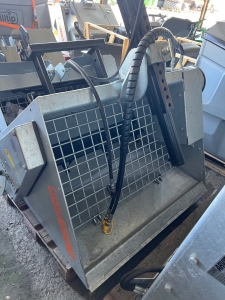 FJRS 500/1200 SANDSPRIDARE 4R Fjrs 500/1200 SANDSPRIDARE 4R FSTE TILL JOHN DEERE 4R  HELT NY MED KOLV & SKYDDSGALLER 
...
MNR 35702
...
PRIS EXKL. MOMS: 59.300:-
...
Vi reserverar oss fr felskrivning. Kontakta alltid oss innan du ker och tittar, s vi kan skerstlla att maskinen finns p plats.
