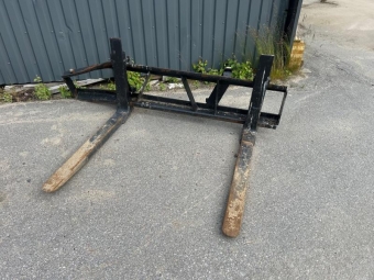 PALLGAFFEL MED BRED RAM L 2500 KG DEFEKT RAM (uppdrag) vrigt PALLGAFFEL L BRED RAM 2500kg Frsljningsuppdrag