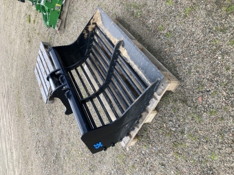 SE EQUIPMENT 120 GALLERSKOPA S40 SE Equipment 120 GALLERSKOPA S40 250LITER 
1200MM BRED
...
MNR 38858
...
PRIS EXKL. MOMS: 12.000:-
...
Vi reserverar oss fr felskrivning. Kontakta alltid oss innan du ker och tittar, s vi kan skerstlla att maskinen finns p plats.
