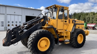 VOLVO L90 LASTMASKIN Volvo L90 LASTMASKIN ST.BM  SM SPAKAR  20,5R25 DCK CA 80%
SERVAD NYLIGEN  ALLA HYDRAULSLANGAR BYTTA
VLHLLEN MASKIN
...
MNR 39107
...
PRIS EXKL. MOMS: 295.000:-
...
Vi reserverar oss fr felskrivning. Kontakta alltid oss innan du ker och tittar, s vi kan skerstlla att maskinen finns p plats.
