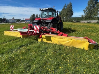 PTTINGER X 8 ROTORSLTTERMASKIN vrigt PTTINGER X 8 ROTORSLTTERMASK 40mm slpskor
2 st Fldeskoner
Strngtallrikar
Hydr. uppfllning sidoskydd
ISOBUS