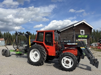 Traktor BM VOLVO VALMET 505-4 med Cranab 1000 med 260 kran Valmet BM Volvo Valmet 505-4 med vagn Endast 3000 h
10 ton vagn
Ramstyre
Vinsch