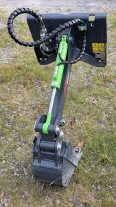 Avant grvarm 120 m. skopa 250mm A36822 Avant Avant grvarm 120+skopaA36 - Lite anvnd
- Skopa 25cm A36822 INGR