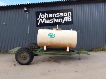 VAGN 1-AXLAD MED TANK vrigt VAGN 1-AXLAD MED TANK ca 150x350 flak
11,00-16 10 lagers