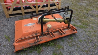 Grs-och skyrjare Perfect LB185 m kaxel Perfect LB185 - En mycket kraftig grs och slyrjare!
- Sidofrskjutning 135cm h frn centrum p traktorn.
- Fodrar minst 25hk traktor
- Arbetsbredd 185cm
- Transportbredd 194cm
- Klipphjd 4-14cm
