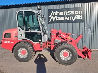 WEIDEMANN 3070 CX 80 EURO vrigt WEIDEMANN 3070 CX 80 EURO 405/70R18 Dck
Eurofste  med hyd lsning
Lastarms dmpare
3-e funktion flat face kopplingar
Drag bak
Motorvrmare 220v
timrknare str still uppskattad timmar enlig tid gare
Super fin maskin som sttt i maskinhall